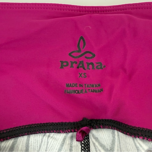 prAna Geometric Ikat Long Sleeve Top & Capri Legging Set XS Bundle - Picture 7 of 10